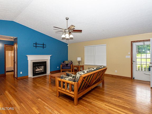5th image of 2321 Maple Dr