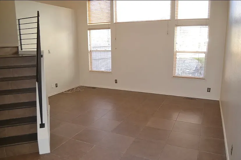 3 bed, 2.5 bath, 1819 sqft, $3,200 — Photo 4
