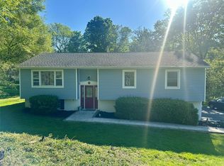 1 Darren Dr, Campbell Hall, NY 10916