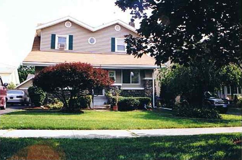 3rd image of 27 N TILLINGHAST Avenue