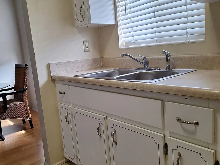 303 Ridge Blvd — Photo 10