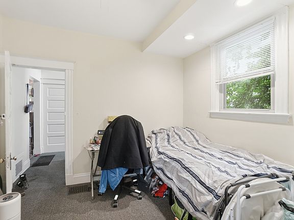4th image of 407 Warner St