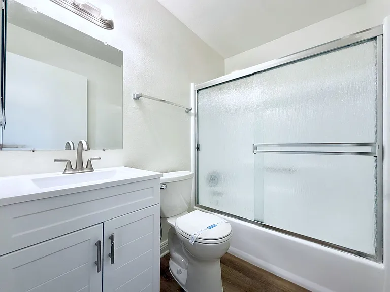 115-127Connecticut — Photo 10