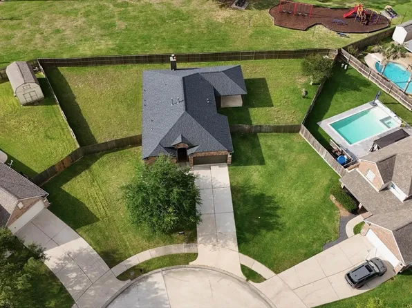 8303 Rocky River St, Cove, TX 77523