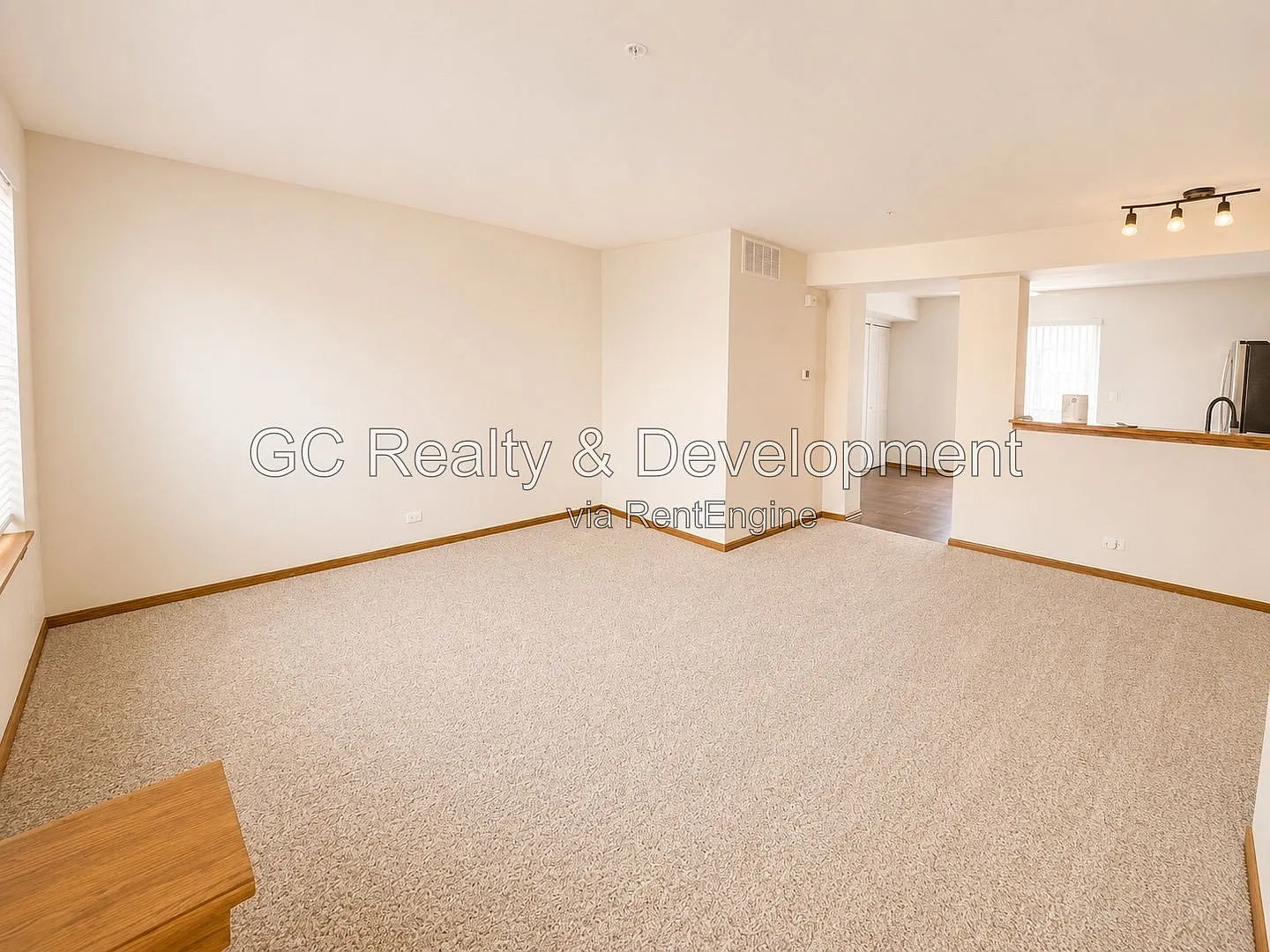 3 bed, 2.0 bath, 1262 sqft, $2,600 — Photo 2
