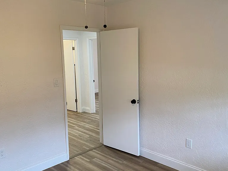 825 Wessex Pl — Photo 8