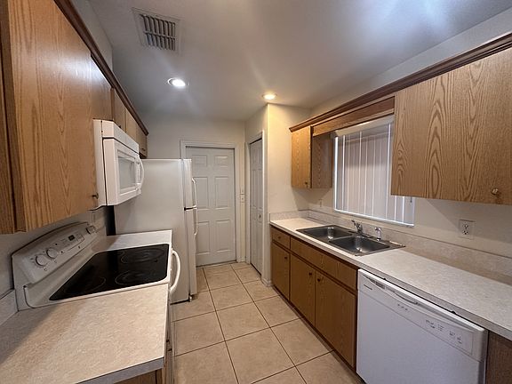 3rd image of 10806 SE 51st Ct