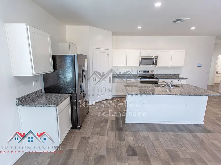 1330 W Hess Ave — Photo 16