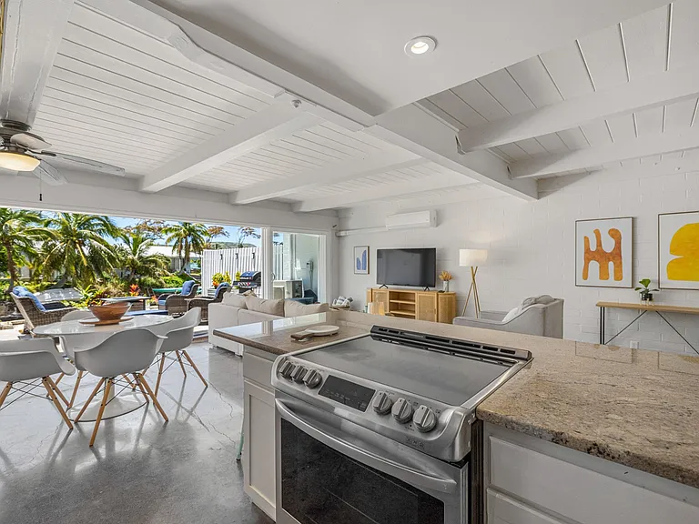 371 Kawaihae St — Photo 4