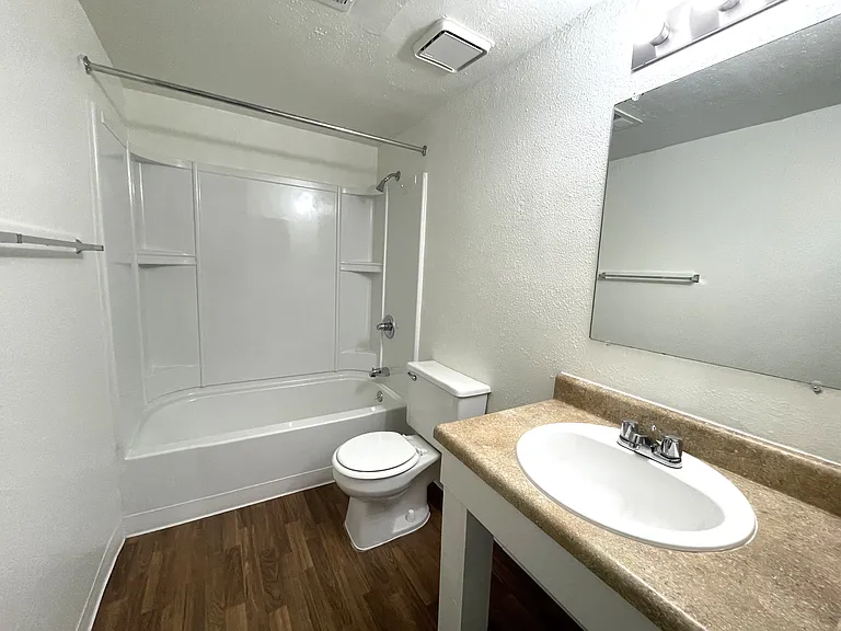 Windsor Place Apartments — Photo 143