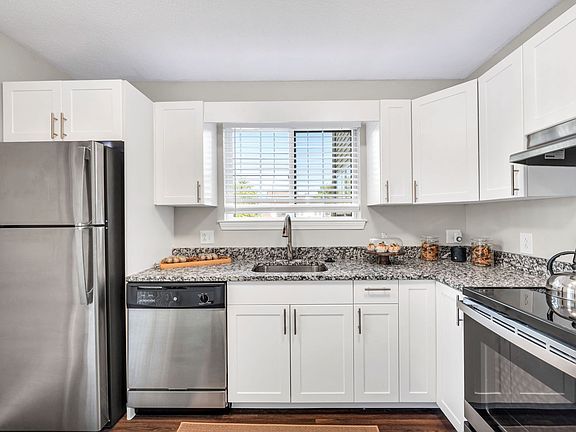 4th image of 72 Forest Glen Cir #5