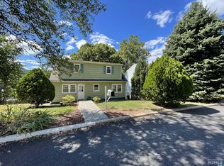 14 Garden Ave, Hawthorne, NJ 07506