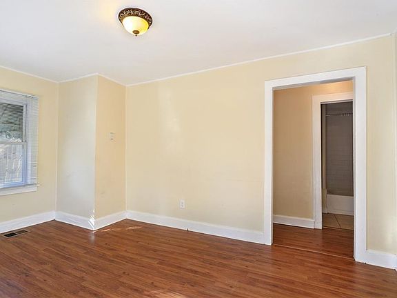 5th image of 2484 Adams Dr SE