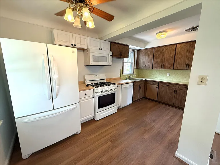 1746 N Denwood St — Photo 4
