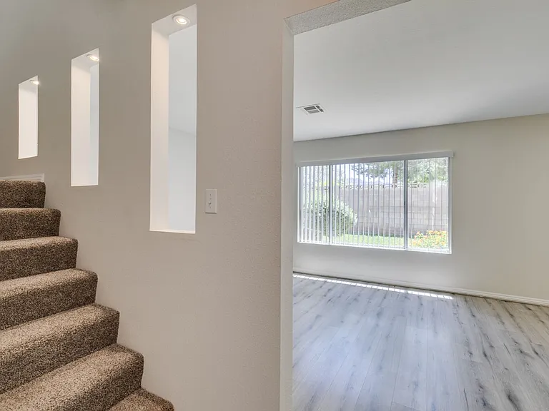 784 Anne Ln — Photo 7