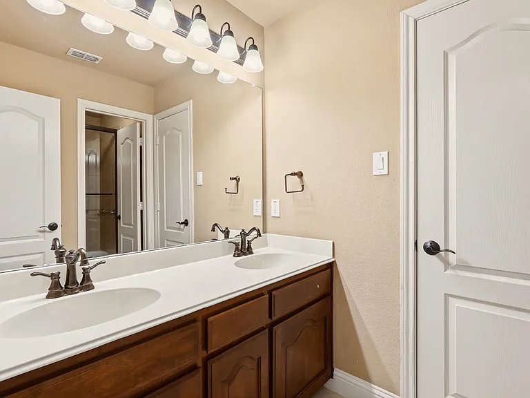 627 Seymour Dr — Photo 31