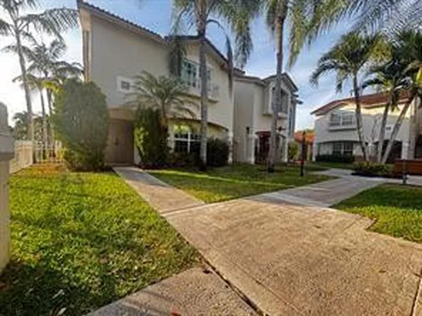 10843 NW 8th Street, Pembroke Pines, FL 33026