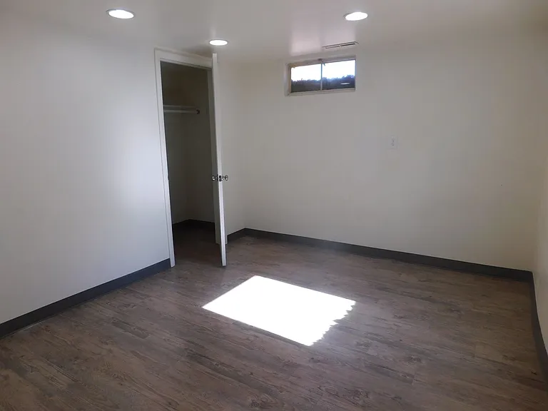 941 Walnut Ave — Photo 14