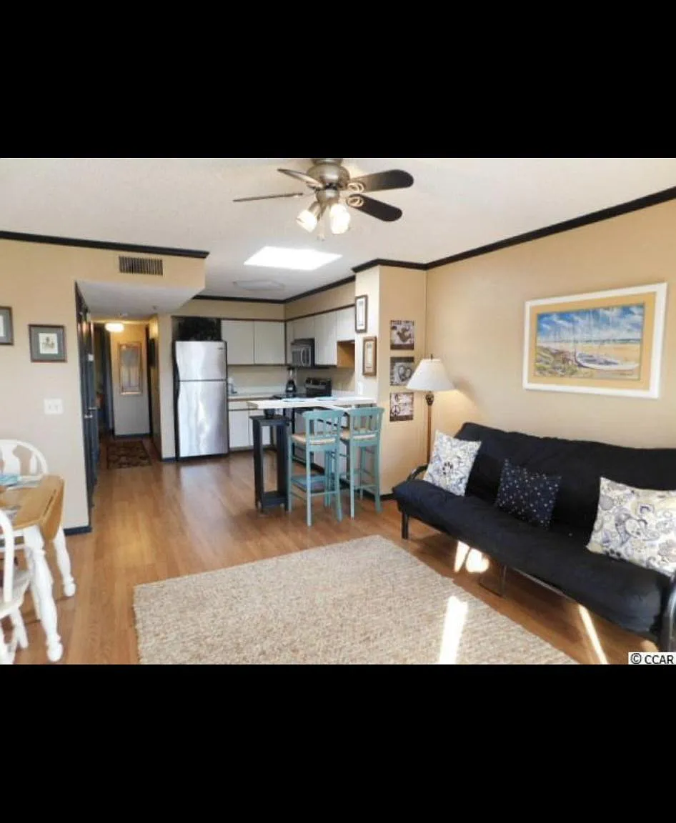 1 bed, 1.5 bath, 650 sqft, $1,100 — Photo 2