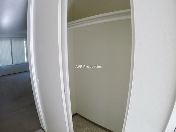 5th image of 529 Oriole Ave