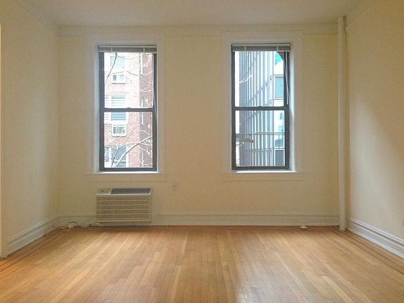 2nd image of 224 E 51st St