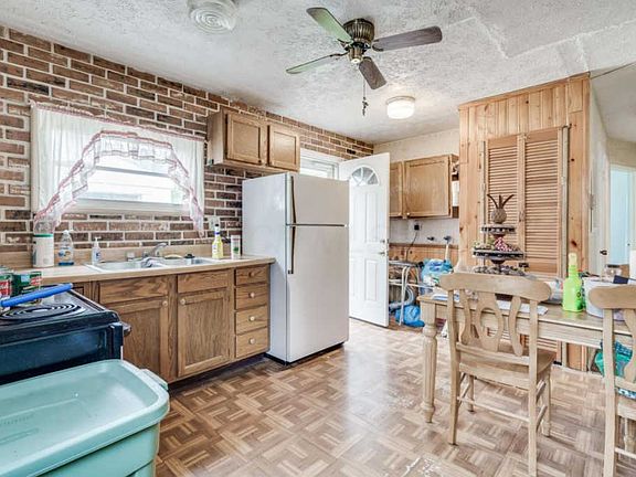 2nd image of 4131 Ural Ave