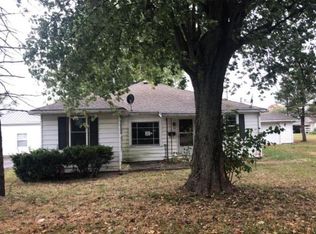 132 Maple St, Hope, IN 47246