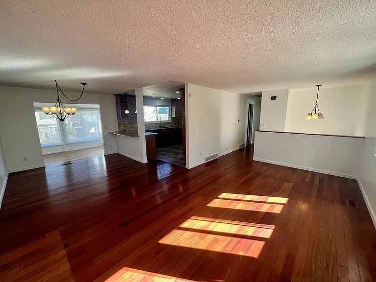 1544 S Fraser Way — Photo 4