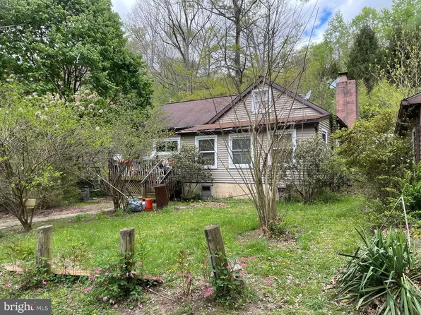 151 E Sunrise Ave, Tower City, PA 17980