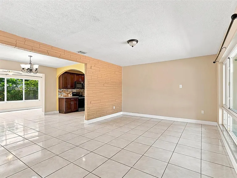 2220 De Soto Dr — Photo 4