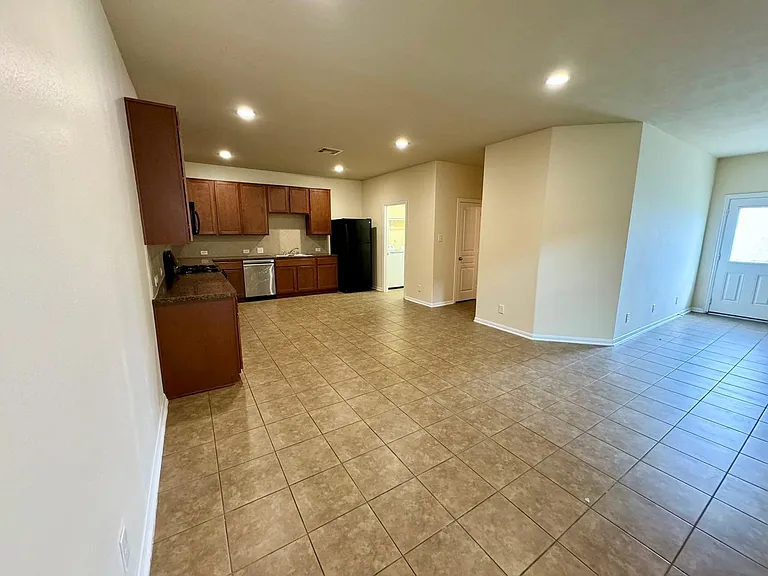 8230 Polaris Point Ln — Photo 3