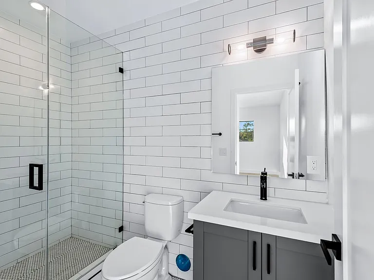 3415 London Street — Photo 12