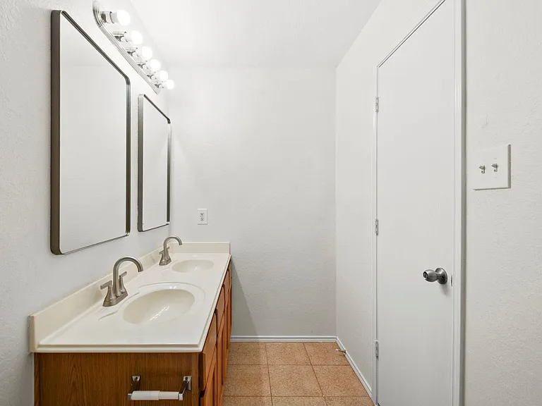 7910 Buffalo View Ln — Photo 19