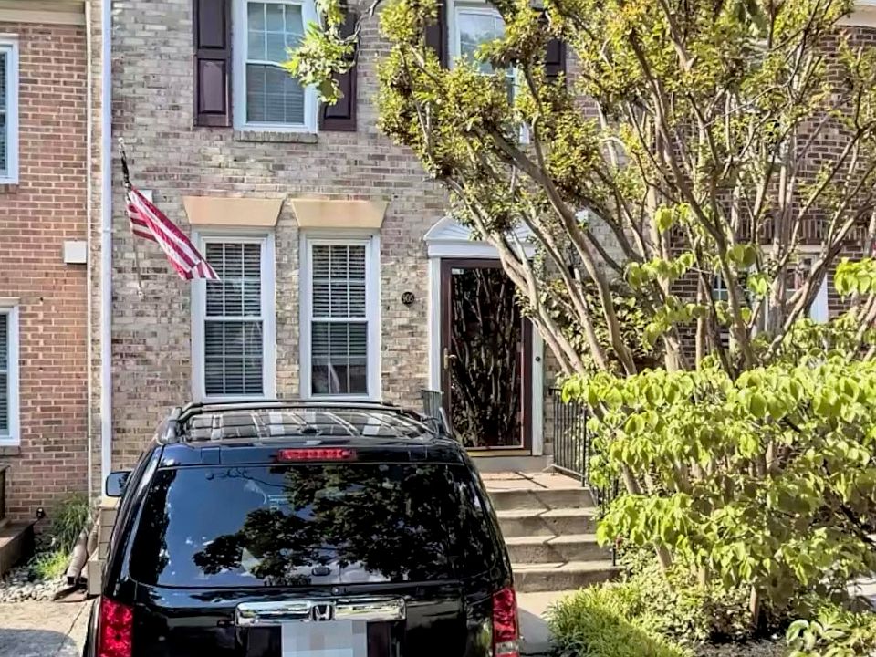 1st image of 905 Portner Pl