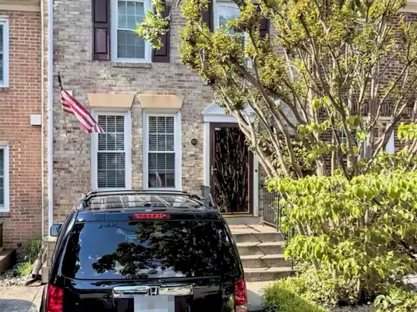 905 Portner Pl, Alexandria, VA 22314