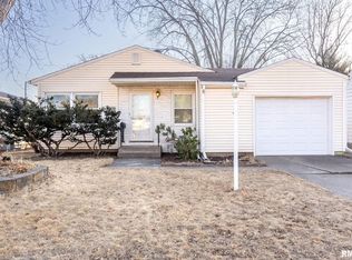 2521 Washington Ln, Davenport, IA 52804