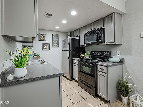 3rd image of 3402 N 32nd Street #114