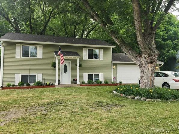 7441 Drew Ave N, Brooklyn Park, MN 55443