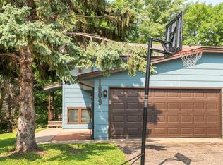 1909 Davis Ct, Shakopee, MN 55379