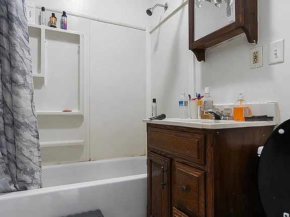 5th image of 6231 Madison Ave #1