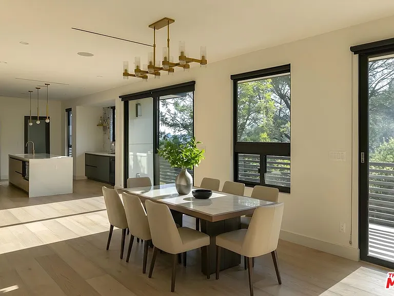 3147 Hollyridge Dr — Photo 3