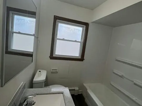 1571 S 76th St, West Allis, WI 53214