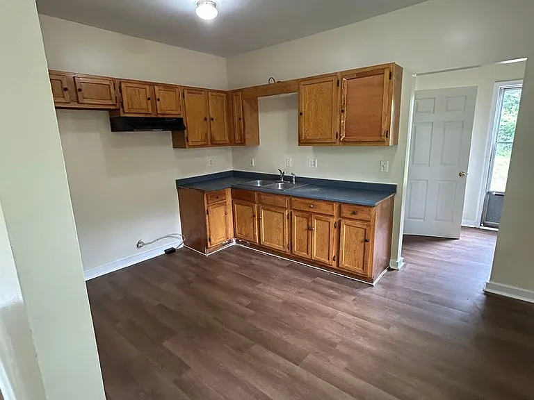 2204 Valmar St — Photo 8