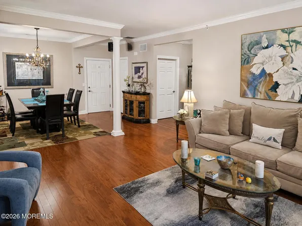 207 Knightsbridge Lane #1207, Morganville, NJ 07751
