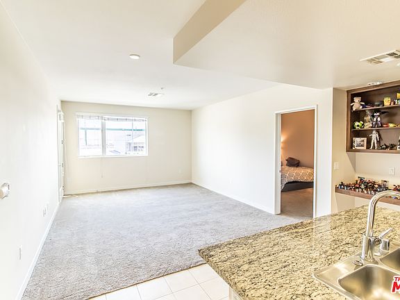 3rd image of 21301 Erwin St Unit 201