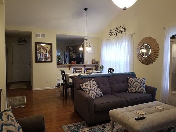 Living/Dining Room Area