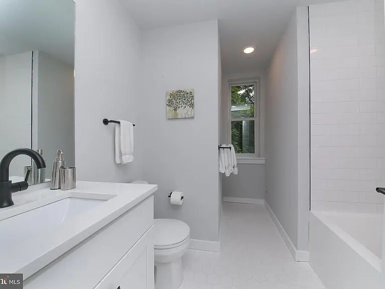 18 W Phil Ellena St #B2 — Photo 10