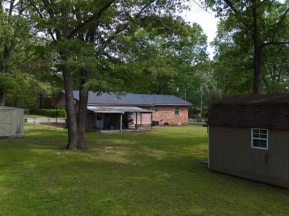 3rd image of 110 Carousel Rd