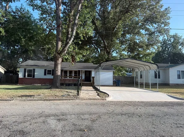 304 Redbud Ln, Mount Pleasant, TX 75455