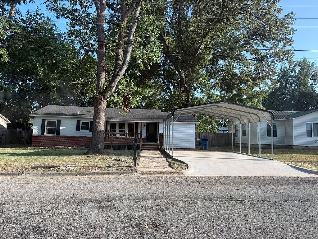 304 Redbud Ln - Property Image